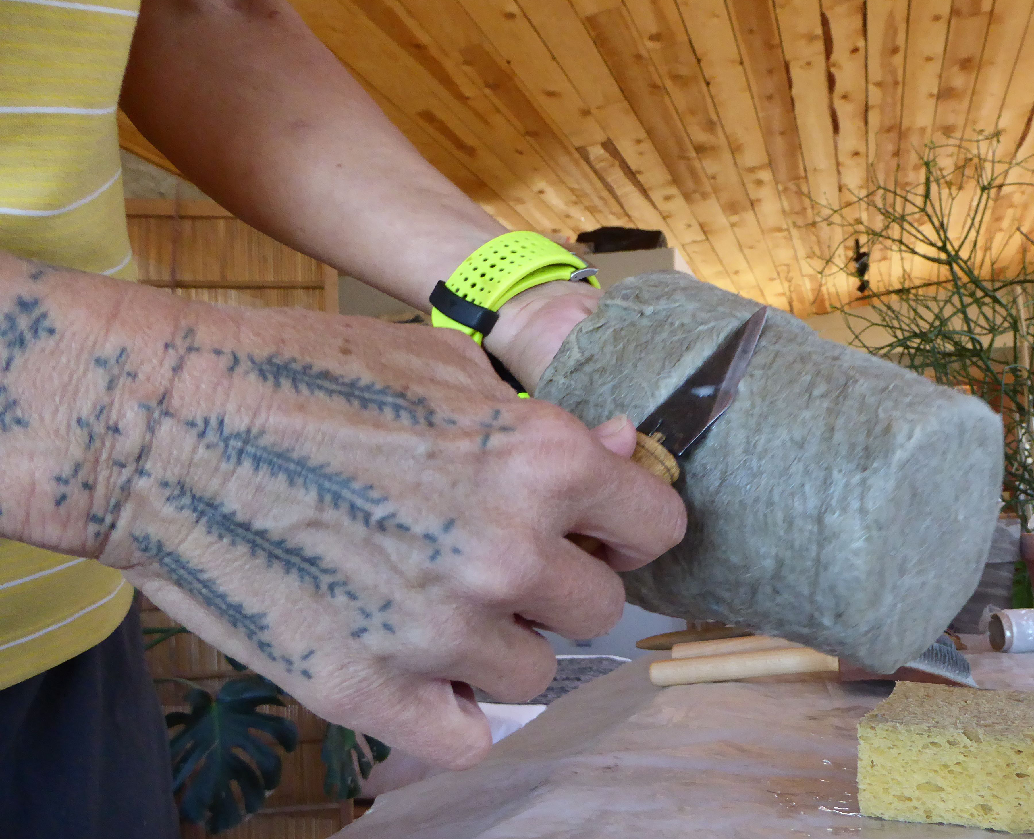 smoothing_fiber_Hilary_Lorenz_hand_tattoo